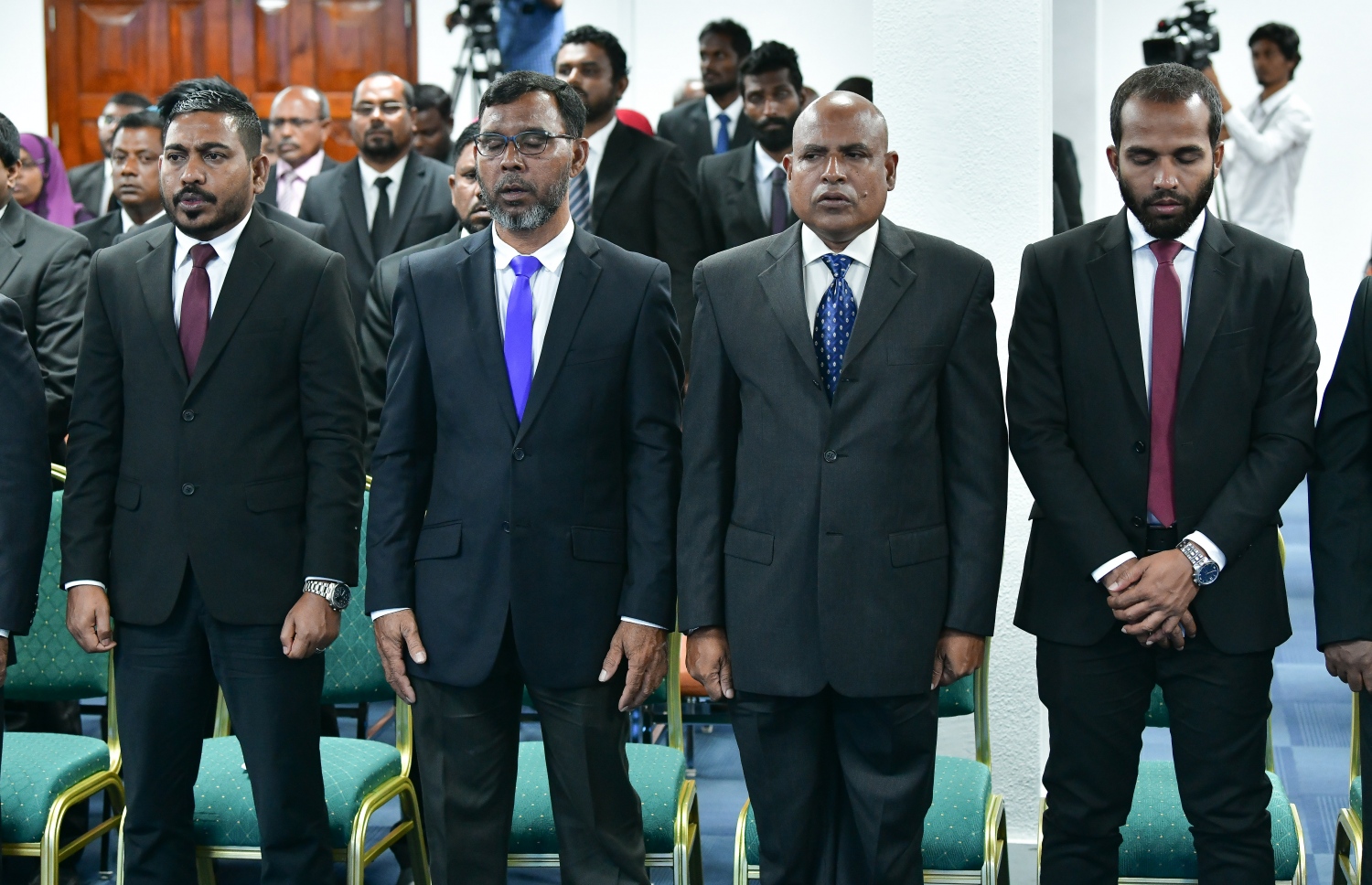 މާލެ: މޭ 1، 2019: ޝަރުއީ ދާއިރާ މިނިވަންކޮށް، އިސްލާހު ކުރުމަށް ސުޕްރީމް ކޯޓުން އެކުލަވައިލި މަގު ޗާޓު އާންމު ކުރުމަށް ބޭއްވި ޖަލްސާގައި ބައިވެރިވި ބައެއް މީހުން.---ފޮޓޯ: ނިޝާން އަލީ/މިހާރު