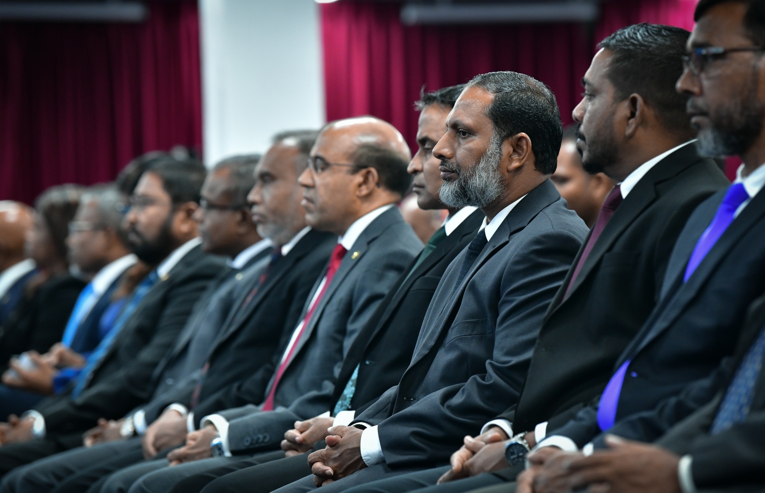 މާލެ: މޭ 1، 2019: ޝަރުއީ ދާއިރާ ތަރައްގީކޮށް، އިސްލާހު ކުރާނެ މަގުޗާޓު ނެރުމަށް އިސްލާމީ މަރުކަޒުގައި ބޭއްވި ރަސްމިއްޔާތެއްގައި ފަނޑިޔާރުންނާއި ދައުލަތުގެ ބައެއް ވަޒީރުން ބައިވެރިވެ ވަޑައިގަންނަވަނީ.-- ފޮޓޯ: ނިޝާން އަލީ /މިހާރު