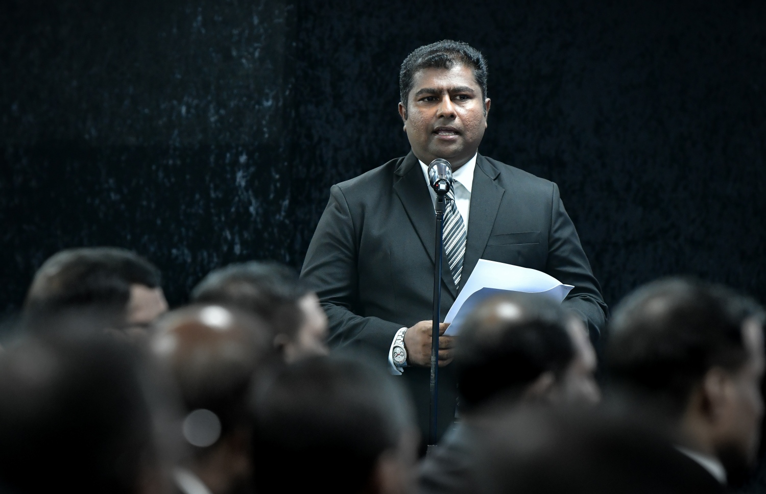 މާލެ: މޭ 1، 2019: ޝަރުއީ ދާއިރާ ތަރައްގީކޮށް، އިސްލާހު ކުރާނެ މަގުޗާޓު ނެރުމަށް އިސްލާމީ މަރުކަޒުގައި ބޭއްވި ރަސްމިއްޔާތެއްގައި އާދަމް ނަސީރު ވާހަކަ ދައްކަވަނީ.-- ފޮޓޯ: ނިޝާން އަލީ /މިހާރު