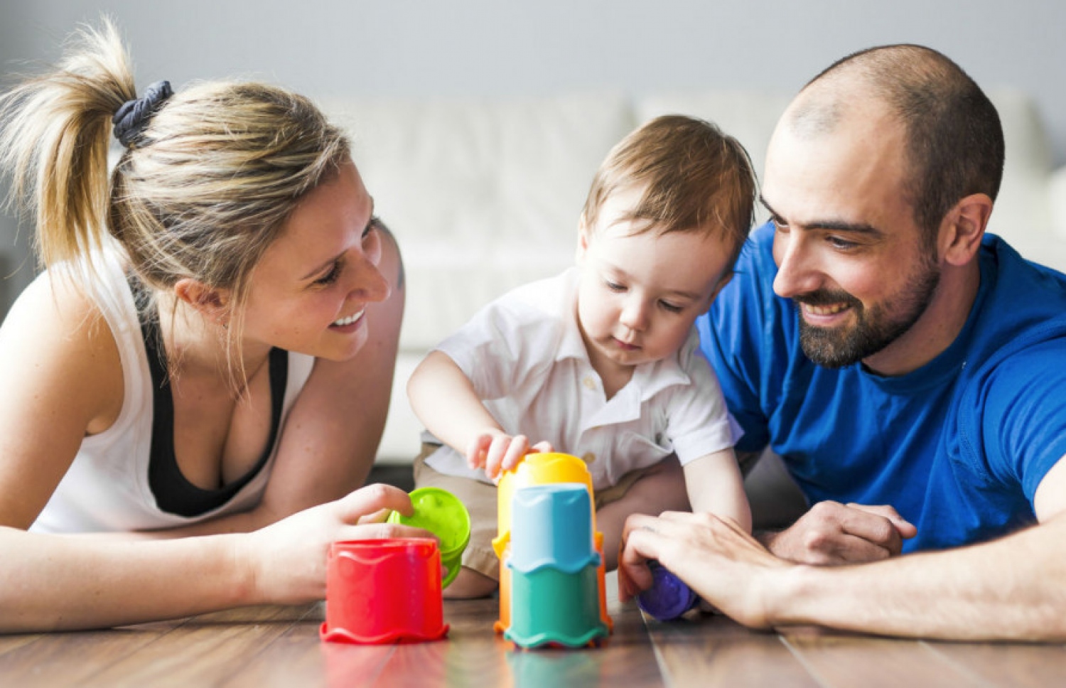 ދެމަފިރިއަކު ތުއްތު ދަރިފުޅާ އެކު.