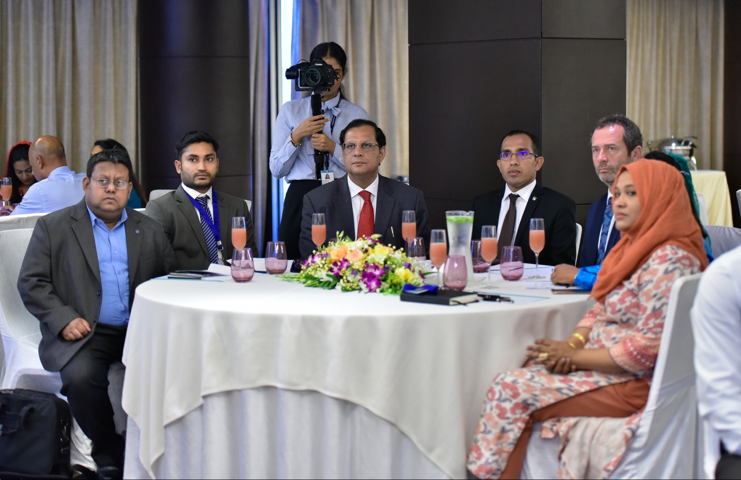 މާލެ- މޭ 2، 2019- މިއަހަރުގެ ނޫސްވެރިކަމުގެ މިނިވަންކަމުގެ ދުވަސް ފާހަގަކުރުމުގެ ގޮތުން ހޮޓެލް ޖެންގައި ބޭއްވި ރަސްމިއްޔާތުގައި ކޮމިއުނިކޭޝަން މިނިސްޓަރު މުހައްމަދު މަލީހު ބައިވެރިވެ ވަޑައިގަންނަވަނީ.--- ފޮޓޯ: ހުސައިން ވަހީދު/މިހާރު