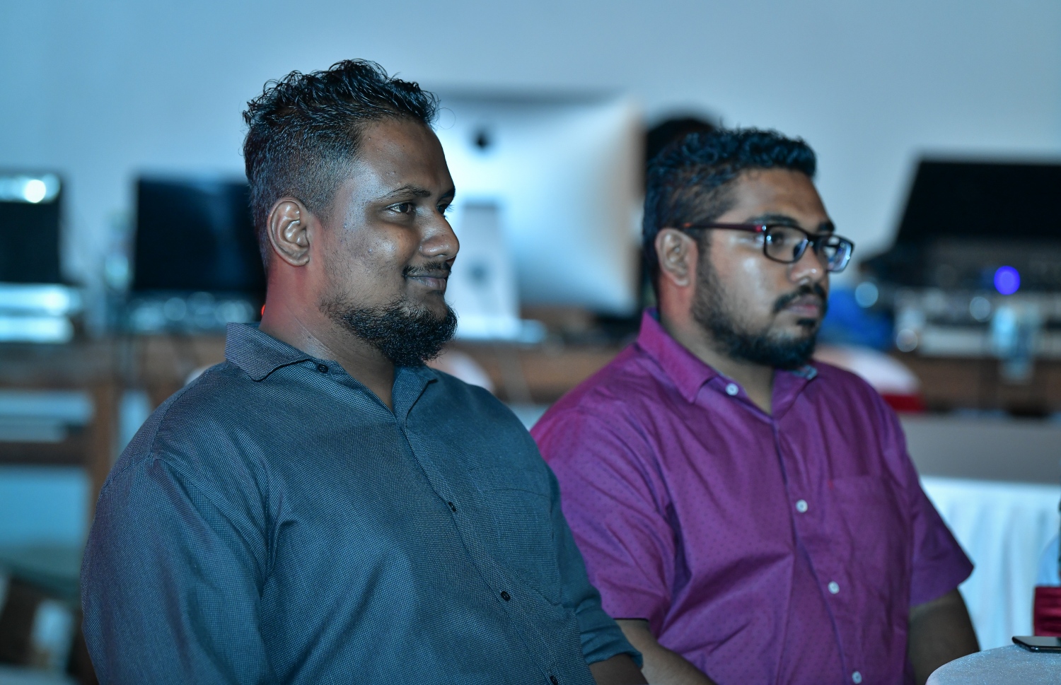 މާލެ: މޭ 3، 2019- މި އަހަރުގެ ނޫސްވެރިކަމުގެ މިނިވަންކަމުގެ ދުވަސް ފާހަގަކުރަން މޯލްޑިވްސް މީޑިއާ ކައުންސިލް (އެމްއެމްސީ) ން މިރޭ ބޭއްވި ރަސްމިއްޔާތުގައި ބައިވެރިވި ބައެއް ނޫސްވެރިން.---ފޮޓޯ: ނިޝާން އަލީ/ މިހާރު