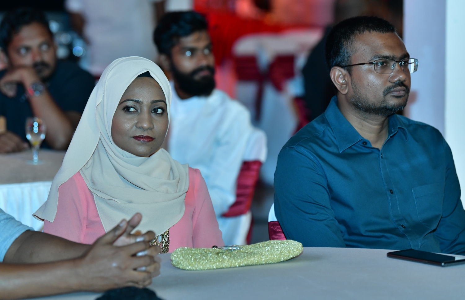 މާލެ: މޭ 3، 2019- މި އަހަރުގެ ނޫސްވެރިކަމުގެ މިނިވަންކަމުގެ ދުވަސް ފާހަގަކުރަން މޯލްޑިވްސް މީޑިއާ ކައުންސިލް (އެމްއެމްސީ) ން މިރޭ ބޭއްވި ރަސްމިއްޔާތުގައި އެ ކައުންސިލްގެ ސެކްރެޓަރީ ޖެނެރަލް ފަރުސަތު (ކ) އަދި ކައުންސިލްގެ މެމްބަރު ޝިފްޒާ ބައިވެރިވެވަޑައިގަންނަވަނީ.---ފޮޓޯ: ނިޝާން އަލީ/ މިހާރު