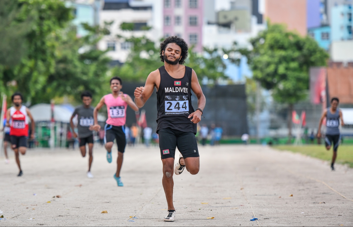 ނާއިލް 400 މީޓަރު ދުވުން ނިންމުމަށް ފަހު އުފާފާޅުކުރަނީ. --ފޮޓޯ: ނިޝާން އަލީ/ މިހާރު