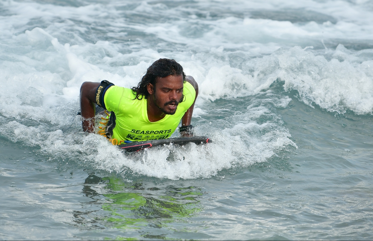 ސީޒަން އޯޕަނިން މުބާރާތުގައި ޖާއްޓެ ރާޅާއަޅަނީ.--- ފޮޓޯ: މިހާރު