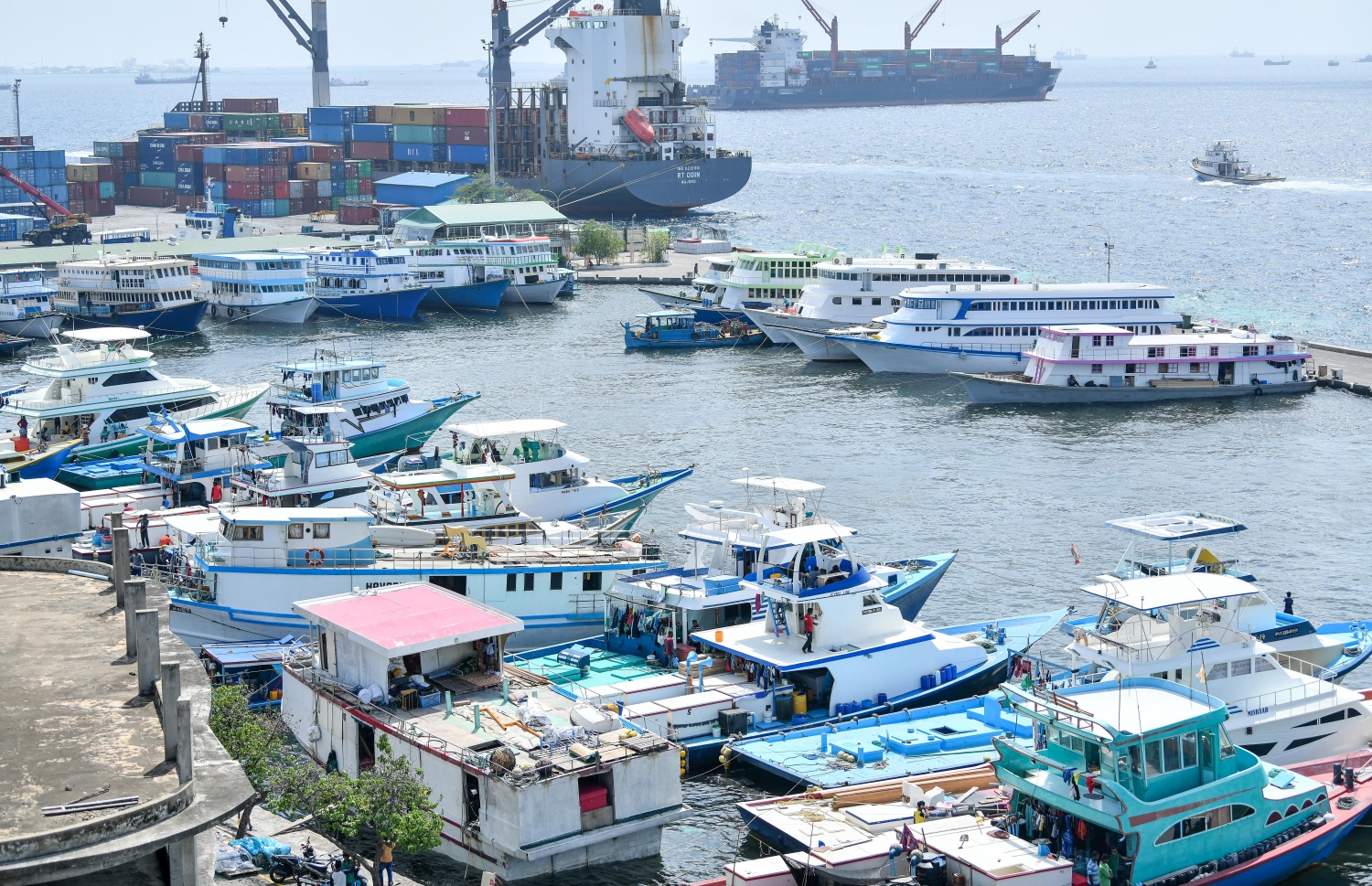 މާލެ: މޭ 5، 2019- މާލޭގެ ނޯތު ހާބަރު ސަރަހައްދުން ފަޅުތެރޭގައި އަޅާފައިވާ އުޅަނދުތައް: ރޯދަ މަސް ފެށެންވާއިރަށް ގިނަ ބޯޓުތަކާއި ދޯނިތައް ވަނީ މުދާ ބަރުކޮށްގެން އެކި ރަށްރަށަށް ފުރާފައި.---ފޮޓޯ: ނިޝާން އަލީ/މިހާރު