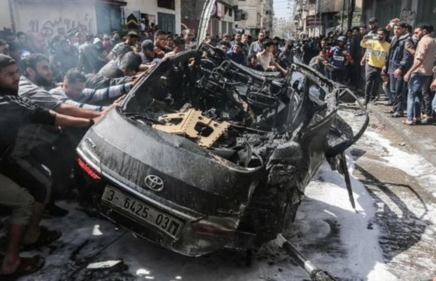 ހަމާސް އިން ބޭނުން ކުރާ ކާރެއް އިޒްރޭލުގެ ވައިގެ ހަމަލާތަކުގައި ހަލާކުކޮށްލާފައި. --ފޮޓޯ:އޭއެފްޕީ