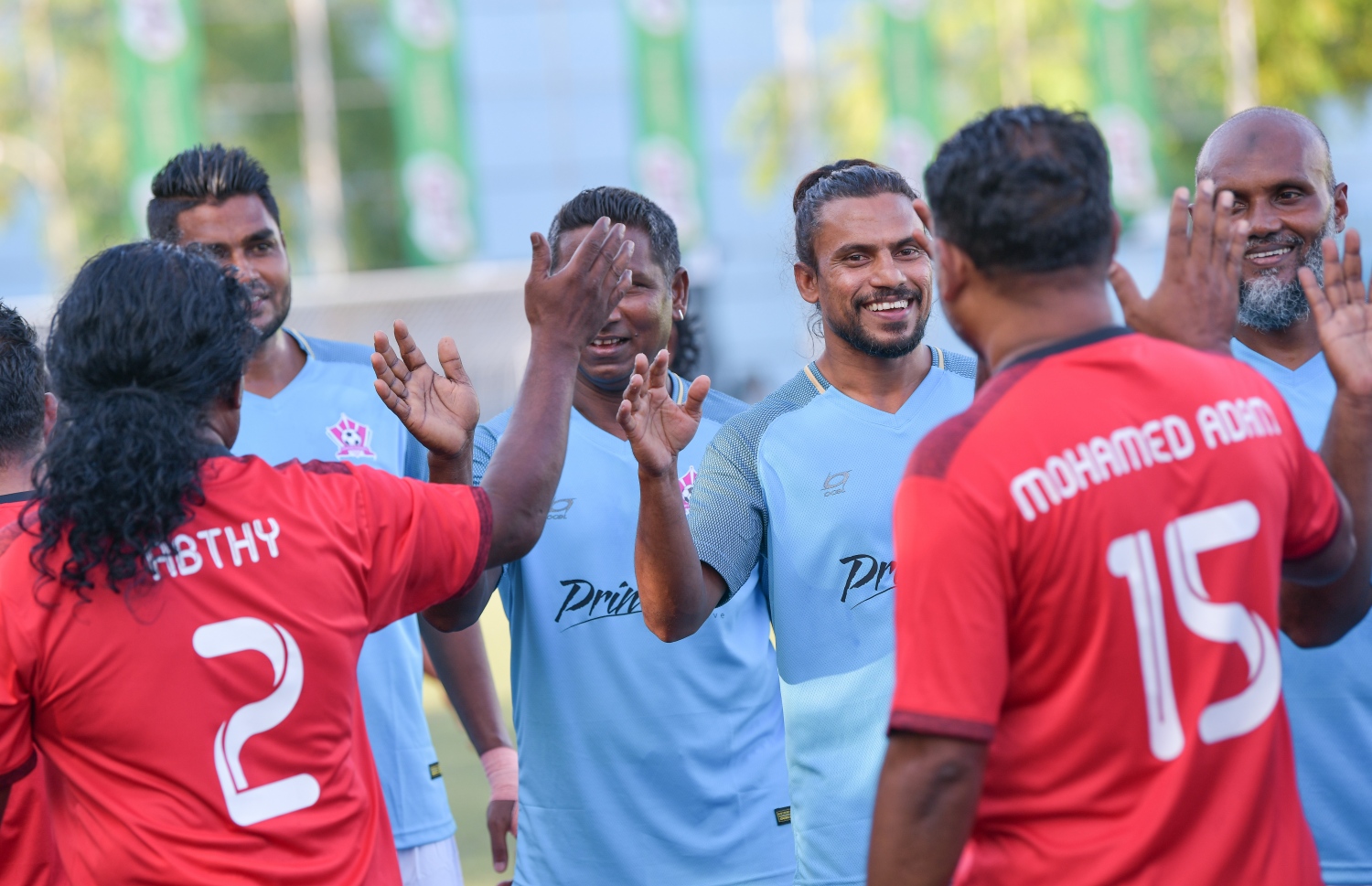 އޭދަފުށްޓާއި ވިކްޓަރީ ބައްދަލުކުރި މެޗުގެ ތެރެއިން. -- ފޮޓޯ: ނިޝާން އަލީ/ މިހާރު