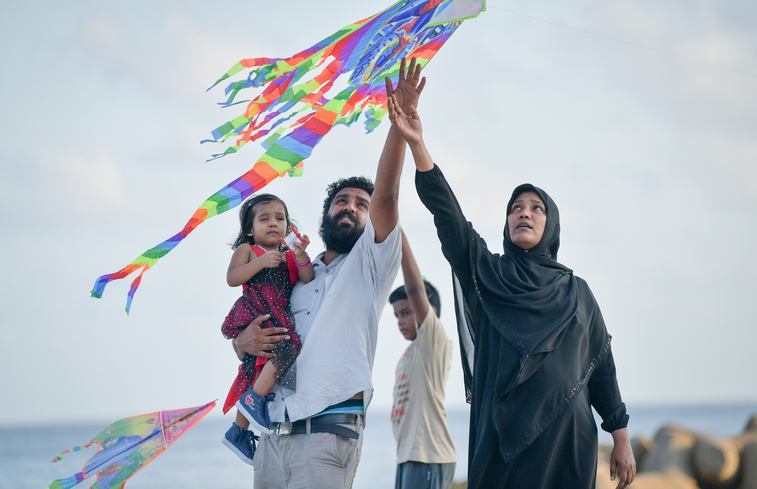 މާލެ: މޭ 9، 2019: މިއަދު ހަވީރު ރޯދަ ކުރުކޮށްލުމުގެ ގޮތުން، އުސްފަސްގަނޑު ސަރަހައްދުގައި ކުޑަކުދިންނާއި ބޮޑެތި މީހުން މަޑިއަރުވަނީ.---ފޮޓޯ: ނިޝާން އަލީ/މިހާރު