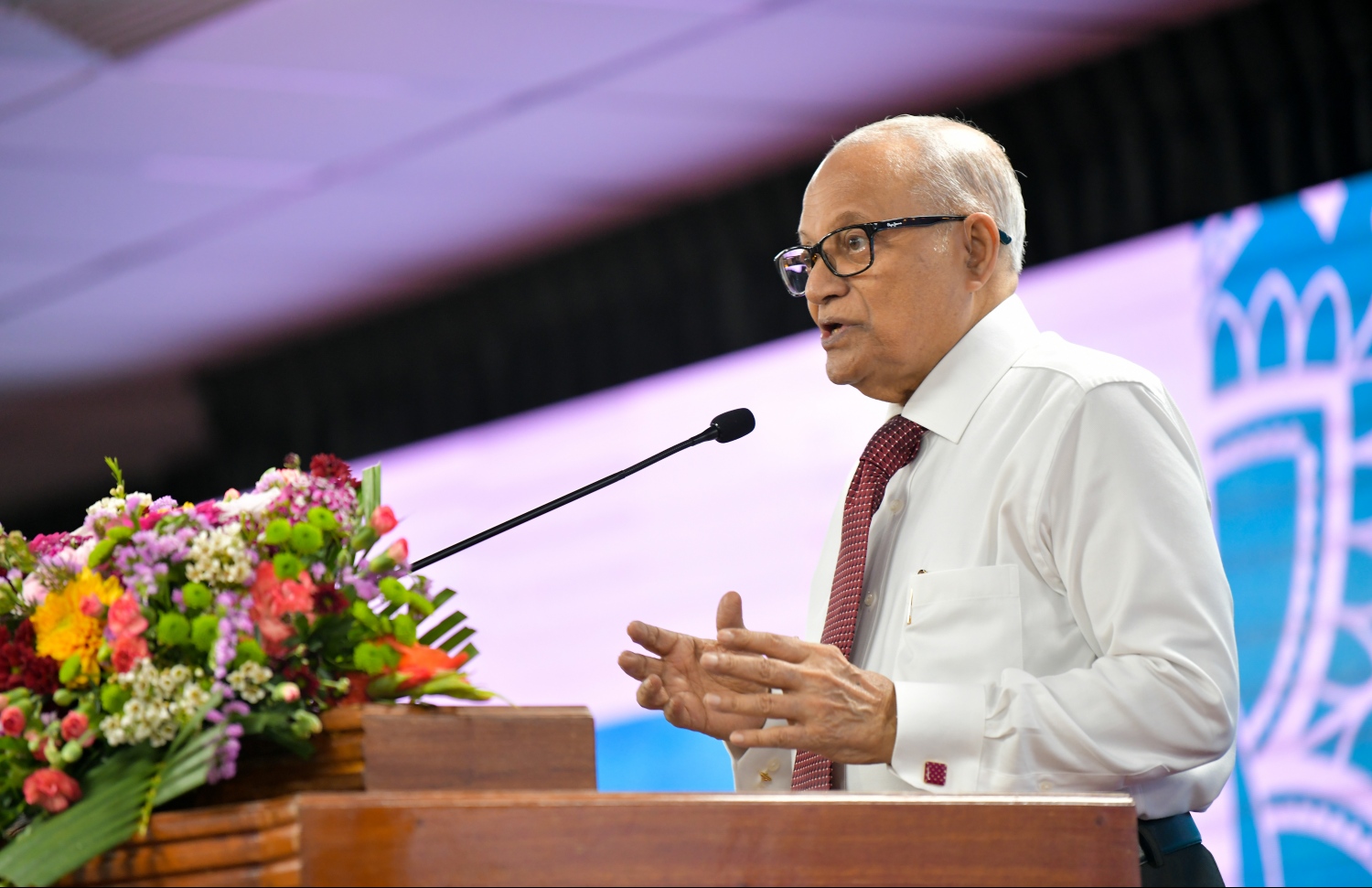 މާލެ: މޭ 9، 2019- ކޮންމެ އަހަރެއްގެ ރޯދަ މަހެއްގައި ސަރުކާރުން ކުރިއަށް ގެންދާ އިހްޔާ ފޯރަމްގެ މި އަހަރުގެ ފުރަތަމަ ޖަލްސާގައި ކުރީގެ ރައީސް މައުމޫން އަބްދުލްގައްޔޫމް ދީނީ ދަރުސް ދެއްވަނީ.---ފޮޓޯ: ހުސައިން ވަހީދު/މިހާރު