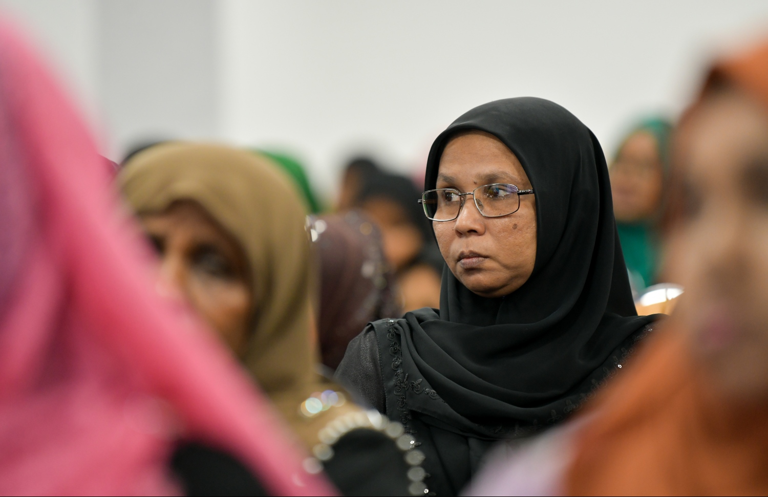 މާލެ: މޭ 9، 2019- ކޮންމެ އަހަރެއްގެ ރޯދަ މަހެއްގައި ސަރުކާރުން ކުރިއަށް ގެންދާ އިހްޔާ ފޯރަމްގެ މި އަހަރުގެ ފުރަތަމަ ޖަލްސާގައި ކުރީގެ ރައީސް މައުމޫން އަބްދުލްގައްޔޫމް ދެއްވި ދީނީ ދަރުސް އަޑުއަހަން ދިޔަ ބައެއް މީހުން.---ފޮޓޯ: ހުސައިން ވަހީދު/މިހާރު