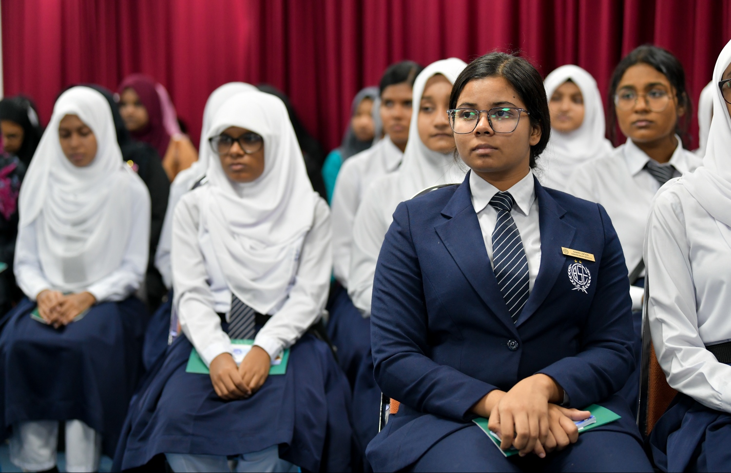 މާލެ: މޭ 9، 2019- ކޮންމެ އަހަރެއްގެ ރޯދަ މަހެއްގައި ސަރުކާރުން ކުރިއަށް ގެންދާ އިހްޔާ ފޯރަމްގެ މި އަހަރުގެ ފުރަތަމަ ޖަލްސާގައި ކުރީގެ ރައީސް މައުމޫން އަބްދުލްގައްޔޫމް ދެއްވި ދީނީ ދަރުސް އަޑުއަހަން ދިޔަ، ސީއެޗްއެސްއީގެ ބައެއް ދަރިވަރުން.---ފޮޓޯ: ހުސައިން ވަހީދު/މިހާރު