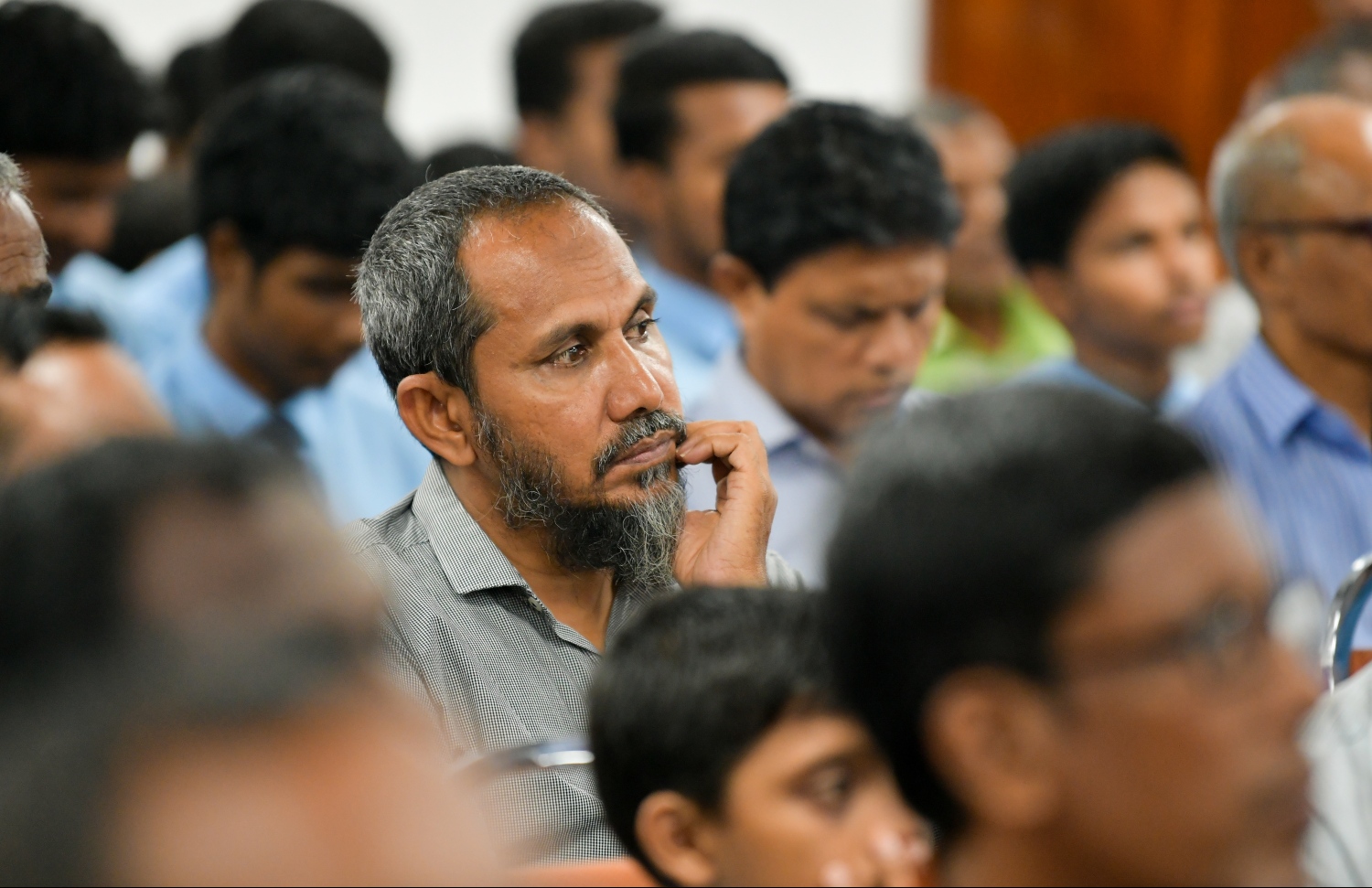 މާލެ: މޭ 9، 2019- ކޮންމެ އަހަރެއްގެ ރޯދަ މަހެއްގައި ސަރުކާރުން ކުރިއަށް ގެންދާ އިހްޔާ ފޯރަމްގެ މި އަހަރުގެ ފުރަތަމަ ޖަލްސާގައި ކުރީގެ ރައީސް މައުމޫން އަބްދުލްގައްޔޫމް ދެއްވި ދީނީ ދަރުސް އަޑުއަހަން ދިޔަ ބައެއް މީހުން.---ފޮޓޯ: ހުސައިން ވަހީދު/މިހާރު