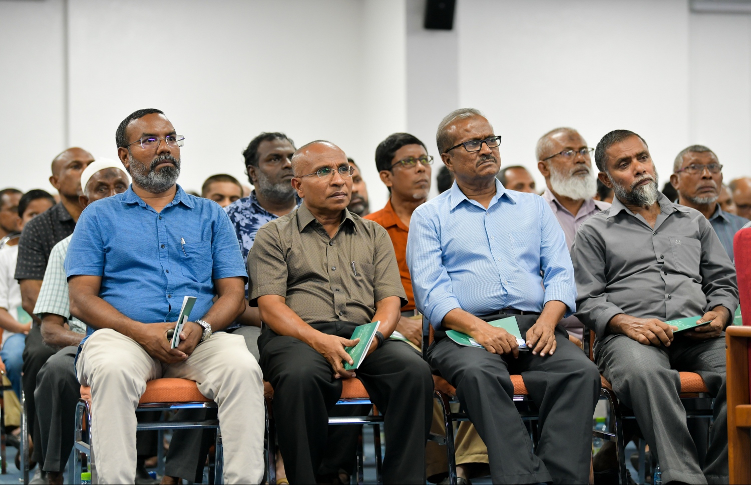 މާލެ: މޭ 9، 2019- ކޮންމެ އަހަރެއްގެ ރޯދަ މަހެއްގައި ސަރުކާރުން ކުރިއަށް ގެންދާ އިހްޔާ ފޯރަމްގެ މި އަހަރުގެ ފުރަތަމަ ޖަލްސާގައި ކުރީގެ ރައީސް މައުމޫން އަބްދުލްގައްޔޫމް ދެއްވި ދީނީ ދަރުސް އަޑުއަހަން ދިޔަ ބައެއް މީހުން.---ފޮޓޯ: ހުސައިން ވަހީދު/މިހާރު