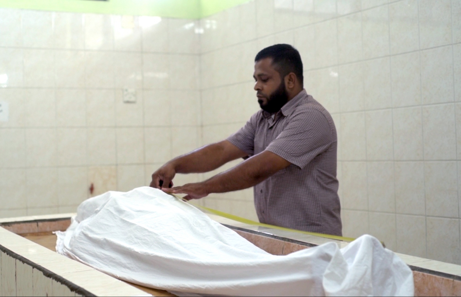 މައްޔިތެއް ކައިރީގައި މުނައްވަރު ހަރަކާތްތެރިވަނީ: މަސައްކަތާ ދޭތެރޭ އޭނާގެ އޮތީ ލޯބި --- ފޮޓޯ: މިހާރު