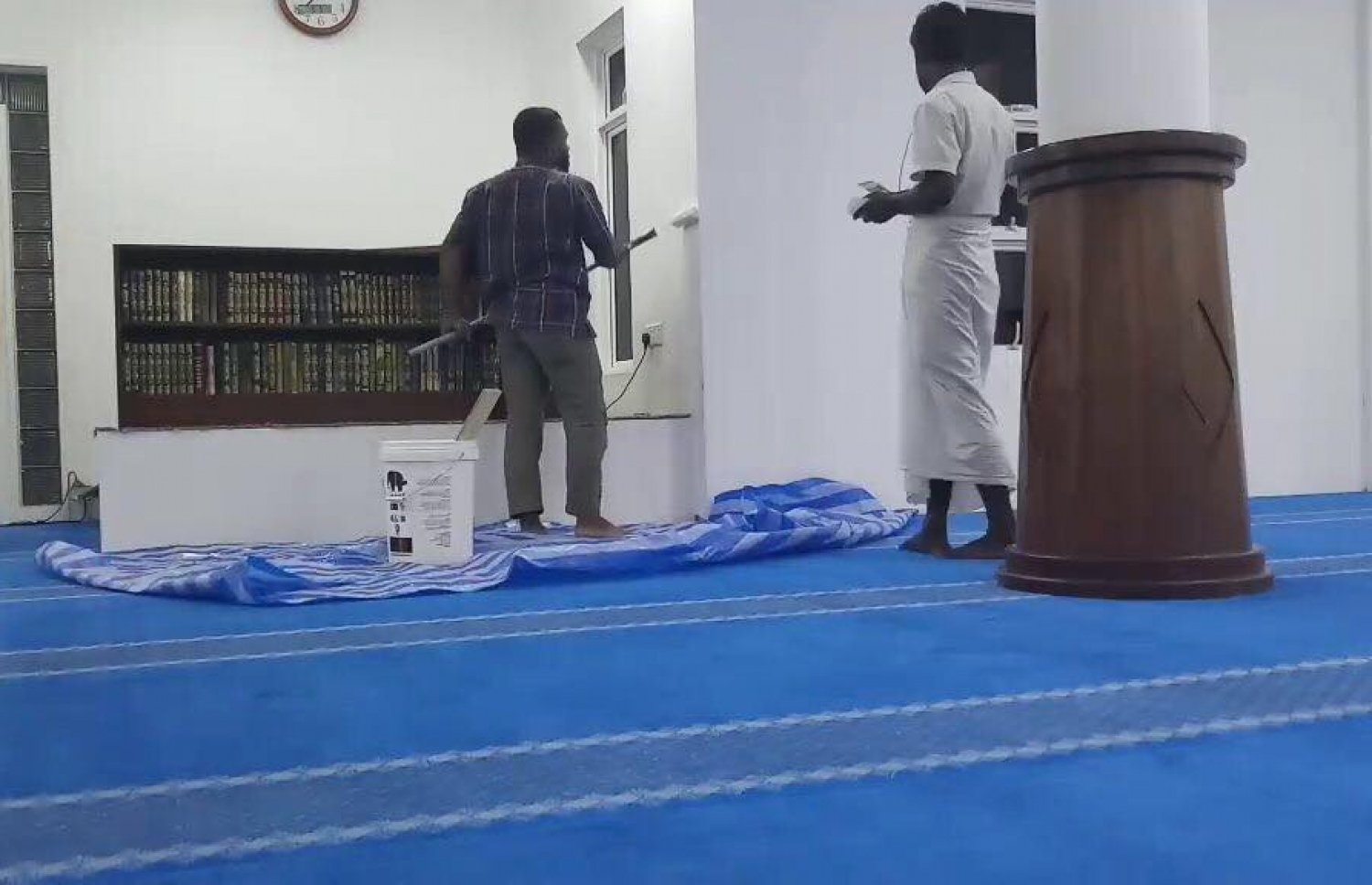 ހުޅުމާލޭގައި ހުންނަ ސަހަރާ މިސްކިތުގައި ކުލަ ލުމުގެ މަސައްކަތުގައި މުނައްވަރު: އެއްވެސް މަސައްކަތެއް ކުރާކަށް ޖެހިލުމެއް ނުވޭ.