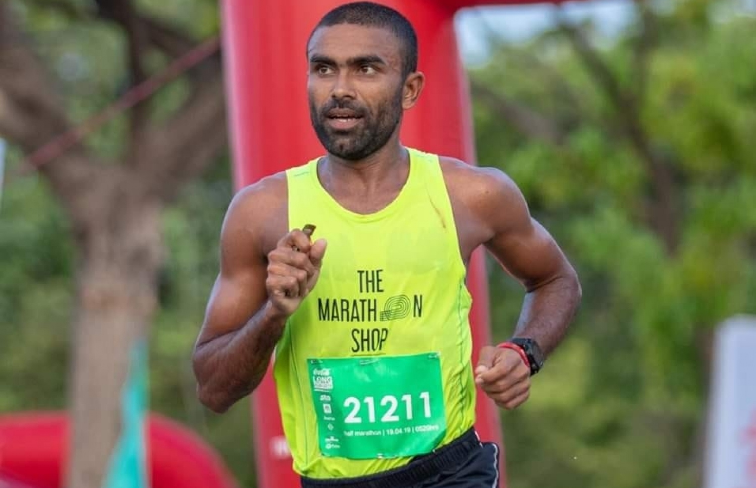 މޯޑް ޓީއެފްޖީ ލޯންގް ރަންގައި ދުވަނީ: އޭނާ އަށް ވެސް "ދި މެރެތަން ޝޮޕް" އިން އެހީވޭ.