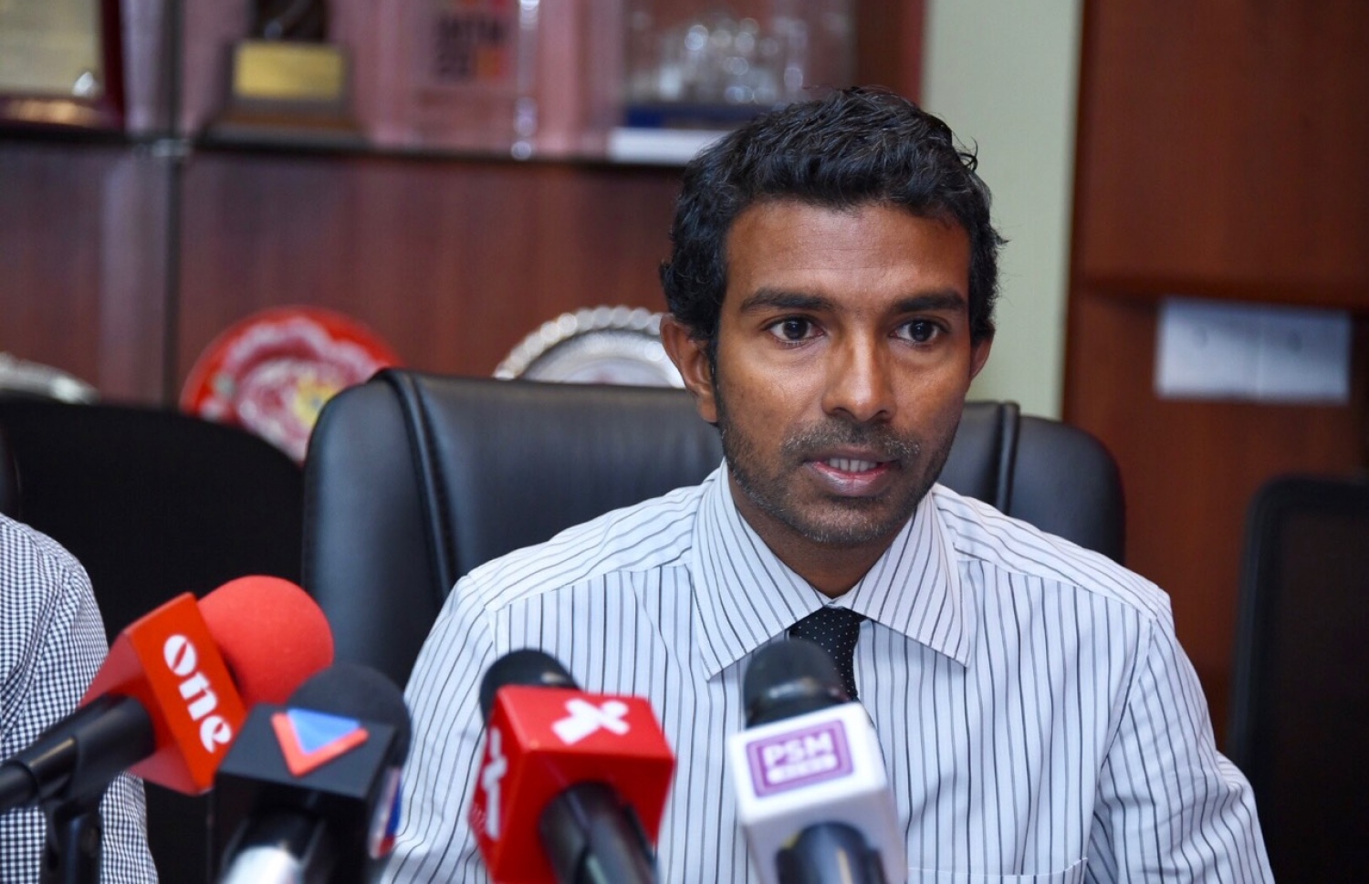 ޓޫރިޒަމް މިނިސްޓްރީގެ ޑެޕިއުޓީ މިނިސްޓަރު ޑރ. ނައުޝާދު މިއަދުގެ ނޫސްވެރިންގެ ބައްދަލުވުމުގައި ވާހަކަދައްކަވަނީ