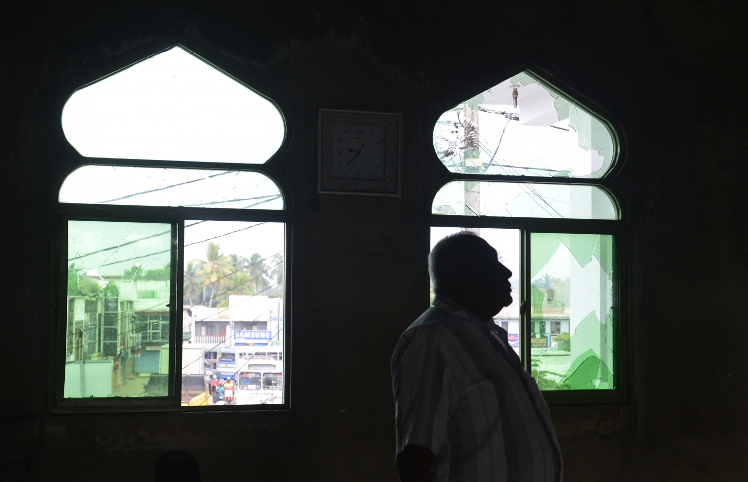 ކޮލަމްބޯ: މެއި 14: މިނުވަންގޮޑާގެ ޖުމްއާ މިސްކިތަށް ހަމަލާދީފައި. --ފޮޓޯ:އޭއެފްޕީ