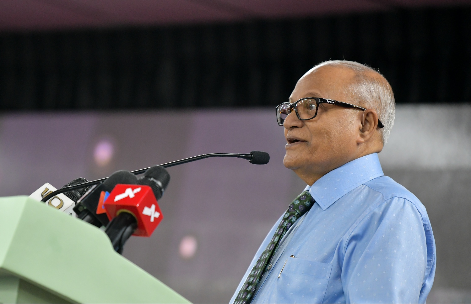 މައުމޫން ފައުންޑޭޝަނުން މިރޭ ބޭއްވި އިހްޔާ ޕްރޮގްރާމުގައި މައުމޫން ވާހަކަފުޅުދައްކަވަނީ.--ފޮޓޯ: ހުސެއިން ވަހީދު/ މިހާރު