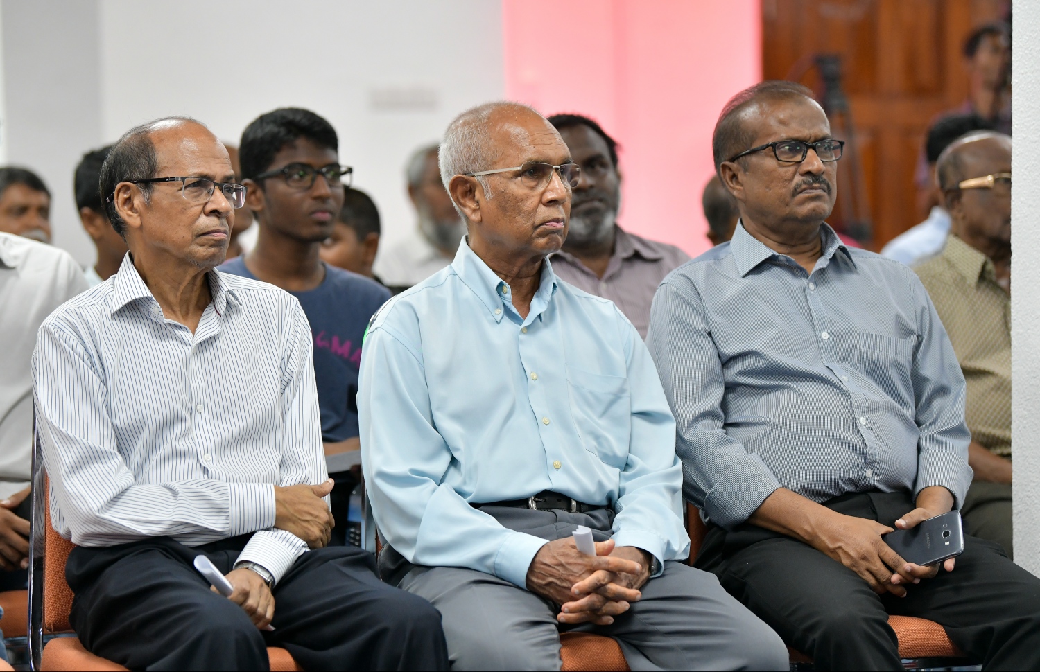 މައުމޫން ފައުންޑޭޝަނުން ރޭ ބޭއްވި އިހްޔާ ޕްރޮގްރާމުގައި، މަޖިލީހުގެ ކުރީގެ ރައީސް ސީނާ ޒާހިރު (މ) ބައިވެރިވެވަޑައިގަންނަވަނީ.--ފޮޓޯ: ހުސެއިން ވަހީދު/ މިހާރު