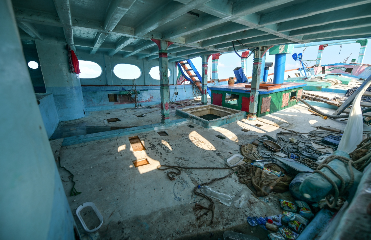 51 ކިލޯގެ މަސްތުވާތަކެއްޗާއެކު ހިފެހެއްޓި އިރާނުގެ ބޯޓުގެ އެތެރެ -- ފޮޓޯ: ނިޝާން އަލީ/ މިހާރު