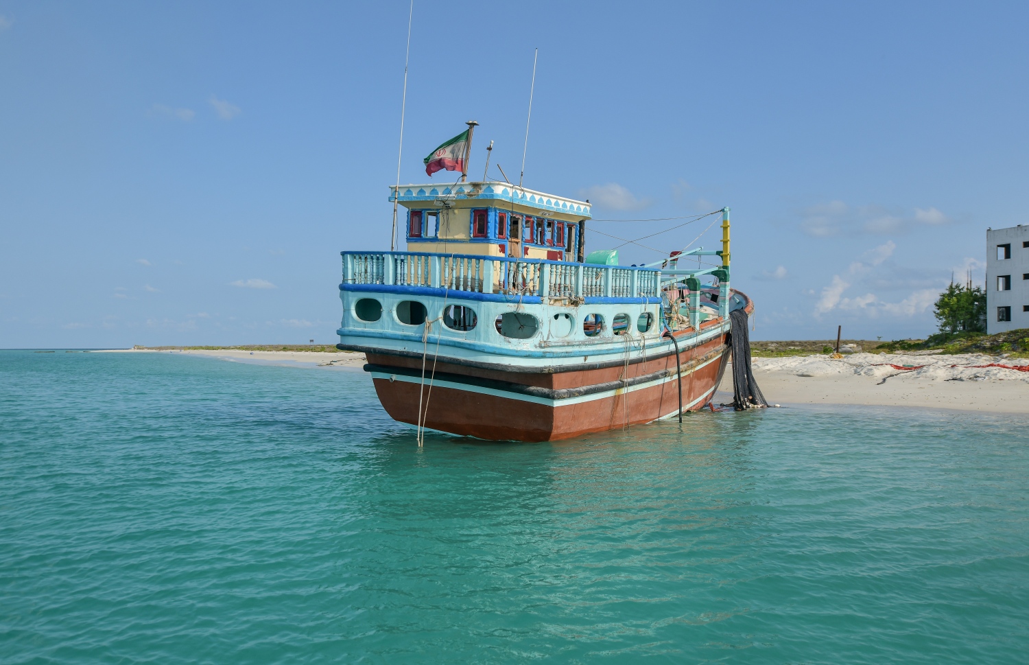 51 ކިލޯގެ މަސްތުވާތަކެއްޗާއެކު ހިފެހެއްޓި އިރާނުގެ ބޯޓު -- ފޮޓޯ: ނިޝާން އަލީ/ މިހާރު