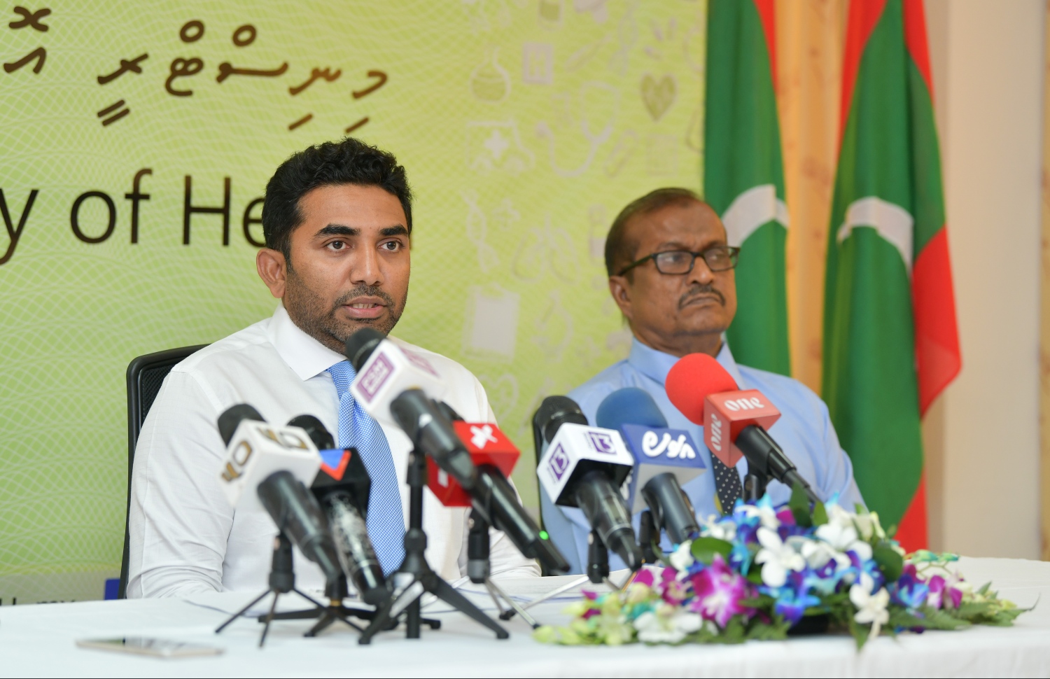 މިނިސްޓަރު އަމީން ނޫސްވެރިންނާ ވާހަކަ ދައްކަވަނީ. --ފޮޓޯ: ހުސެއިން ވަހީދު/މިހާރު