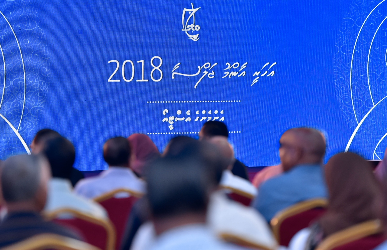 މާލެ- މޭ 16، 2019- ރާއްޖޭގެ އެންމެ ބޮޑު ވިޔަފާރި ކުންފުނި އެސްޓީއޯ އިން ދަރުބާރުގޭގައި ރޭ ބޭއްވި އަހަރީ އާއްމު ޖަލްސާގެ ތެރެއިން: އެ ކުންފުނީގެ މިދިޔަ އަހަރުގެ ފައިދާ އިން ހިއްސާ އަކަށް 58ރ. ބަހަން މި ޖަލްސާގައި ވަނީ ފާސްކޮށްފައި.--- ފޮޓޯ ނިޝާން އަލީ/މިހާރު