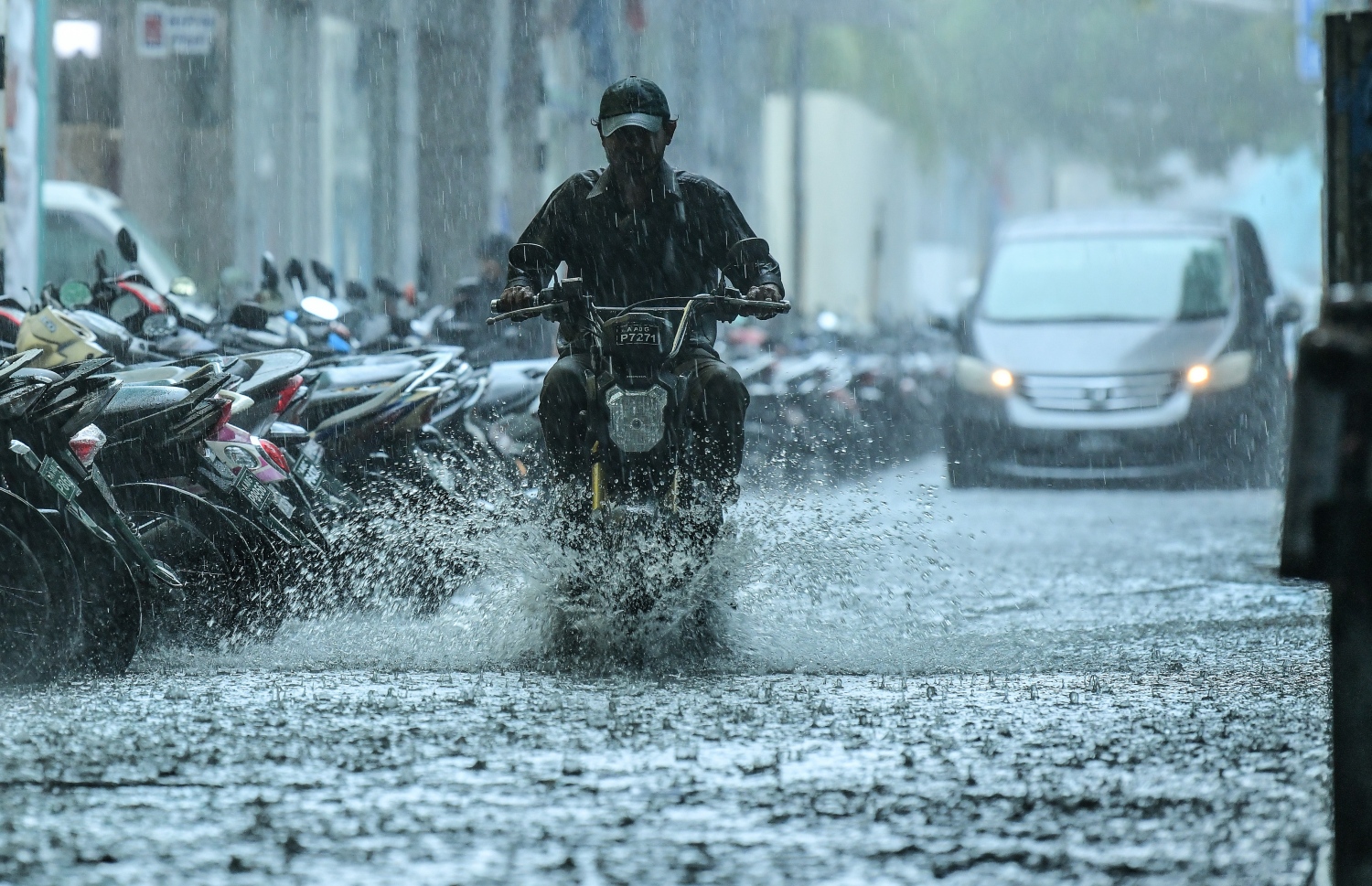 ހުޅަނގު މޫސުމުގެ ވިއްސާރައާ އެކު މާލޭގައި ފެންބޮޑުވުން