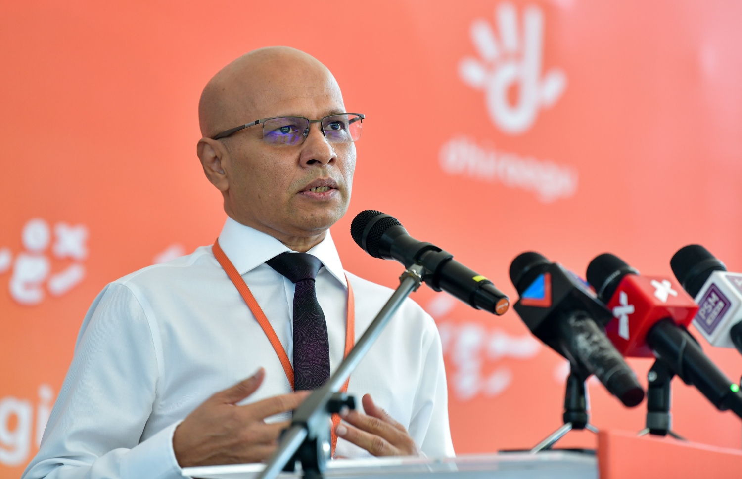 ދިރާގުގެ ސީއީއޯ އަދި އެމްޑީ އިސްމާއިލް ރަޝީދު ދިރާގު ހިލޭ ވައިފައި ހިދުމަތް އިފްތިތާހު ކުރުމަށް ބޭއްވި ހަފްލާގައި ވާހަކަ ދައްކަވަނީ- ފޮޓޯ:ނިޝާން އަލީ/ މިހާރު