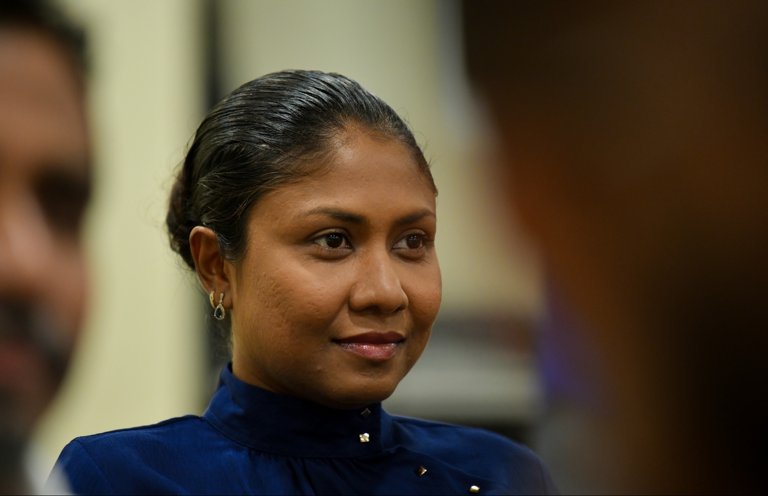 މާލެ: މޭ 26، 2019- މިދިޔަ 18 ވަނަ ދައުރުގައި ކުރި މަސައްކަތާ ގުޅޭ ފޮތެއް ނެރުމަށާއި މަޖިލިހުގެ އާ ވެބްސައިޓް ދައްކައިލުމަށް މަޖިލިސް ކުރާ ގޭގޭގައި ބޭއްވި ބައްދަލުވުމުގައި ތުޅާދޫ ދާއިރާގެ އިންތިހާބީ މެމްބަރު ހިސާން ހުސައިން ބައިވެރިވެވަޑައިގަންނަވަނީ---ފޮޓޯ: ހުސައިން ވަހީދު/މިހާރު