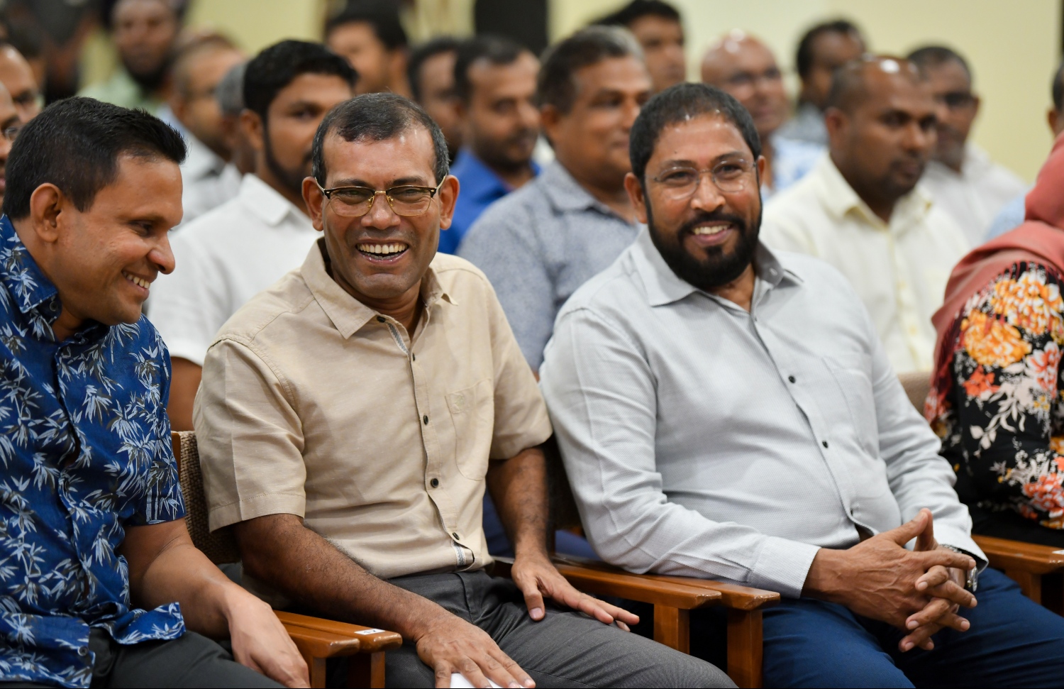 މަޖިލީހުން މީގެ ކުރިން ބޭއްވި ބައްދަލުވުމެއްގައި، މަޖިލީހުގެ ރައީސް، ރައީސް ނަޝީދު (ކ-2) އަދި ޖުމްހޫރީ ޕާޓީގެ ލީޑަރު ގާސިމް ބައިވެރިވެވަޑައިގަންނަވަނީ.-- ފޮޓޯ: ހުސެއިން ވަހީދު/ މިހާރު