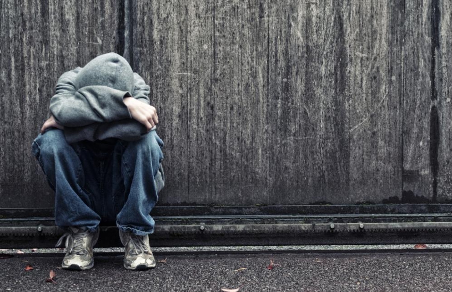 ކުޑަ ދެ ފިރިހެން ކުއްޖަކާ ފުލުހަކު ބެހުނު މައްސަލައެއް ފުލުހުން އަންނަނީ ބަލަމުން.