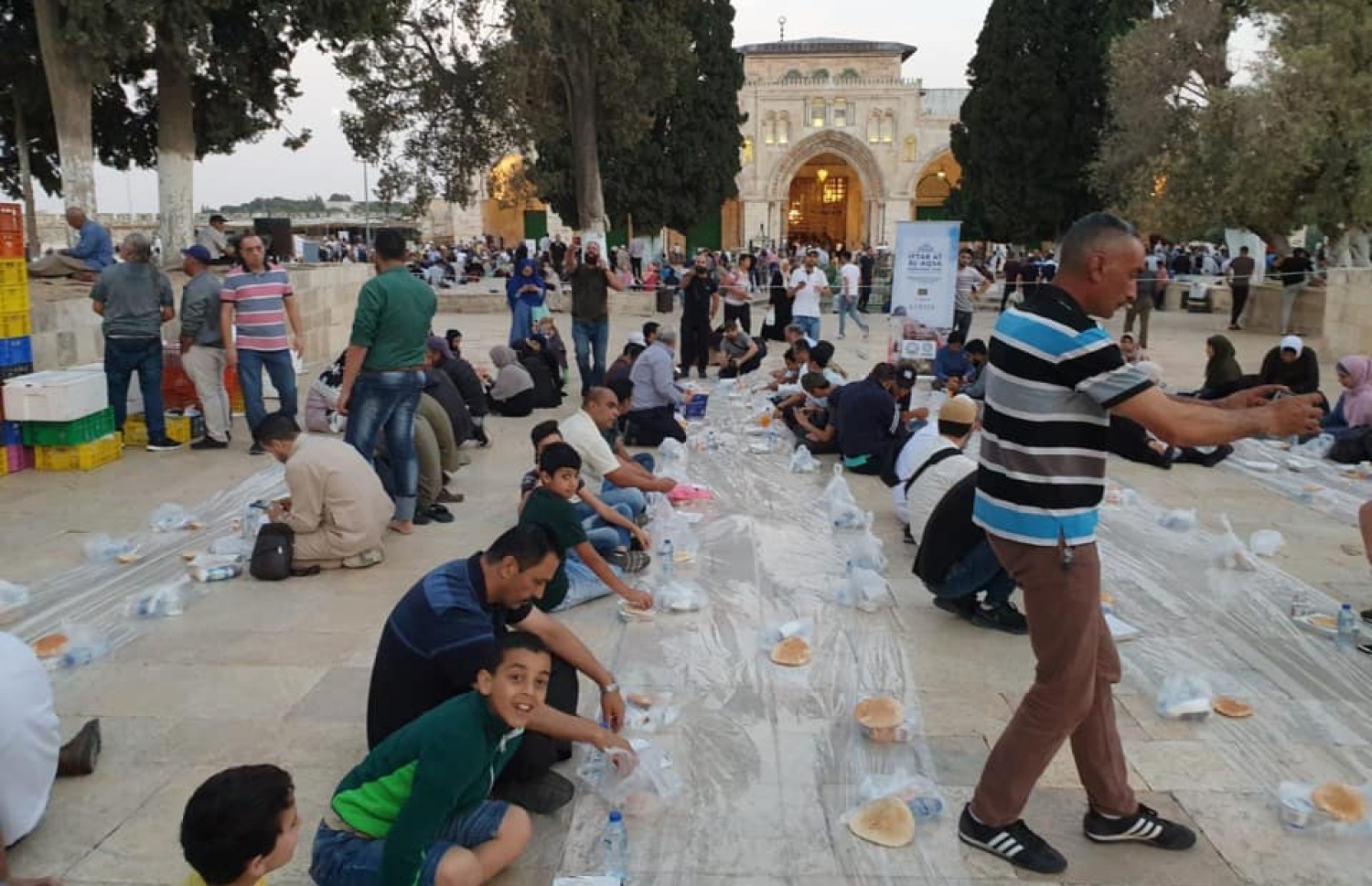 ލިޓަސް އިން އަގްސާގެ ގޯތި ތެރޭގައި ރޯދަ ވީއްލުން ދެނީ