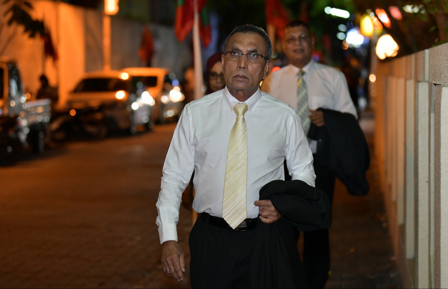 މާލެ، 28 މެއި 2019: 19 ވަނަ ރައްޔިތުންގެ މަޖިލީހުގެ މެމްބަރުން ހުވާކުރެއްވުމުގެ ރަސްމިއްޔާތަށް ވިލުފުށި ދާއިރާގެ މެމްބަރު ހަސަން އަފީފު ވަޑައިގަންނަވަނީ.---.ފޮޓޯ: ހުސައިން ވަހީދު/މިހާރު