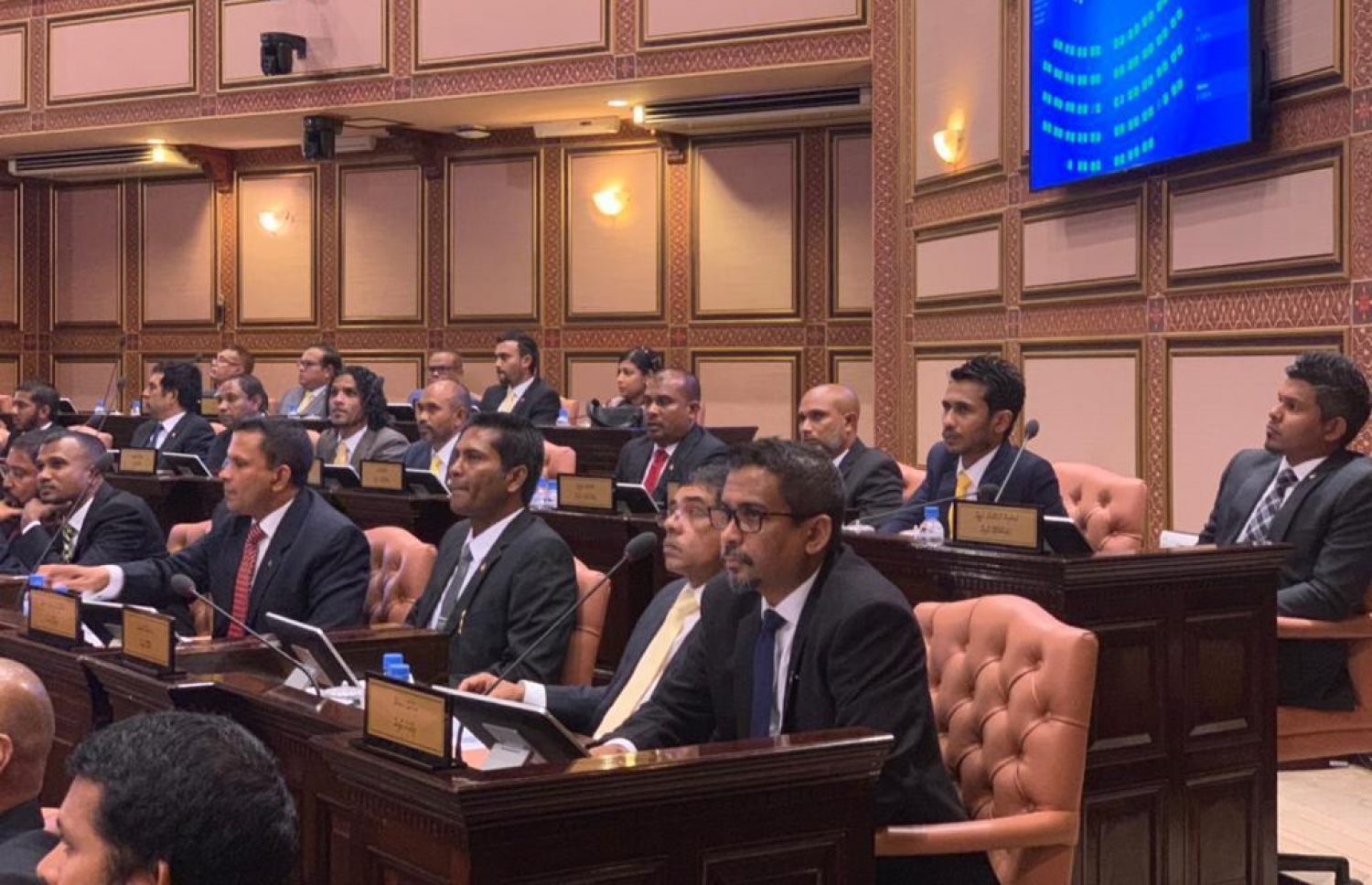 މަޖިލީހުގެ ޖަލްސާއެއް ކުރިއަށް ދަނީ. --- ފޮޓޯ: މަޖިލިސް