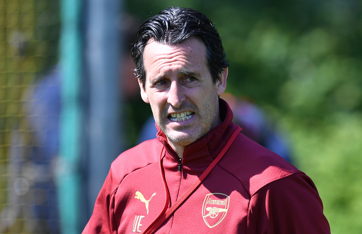 އާސެނަލްގެ ފަރިތަކުރުންތަކުގެ ތެރެއިން އެ ޓީމުގެ ކޯޗު އުނާއި އެމެރީ. -- ފޮޓޯ: އޭއެފްޕީ