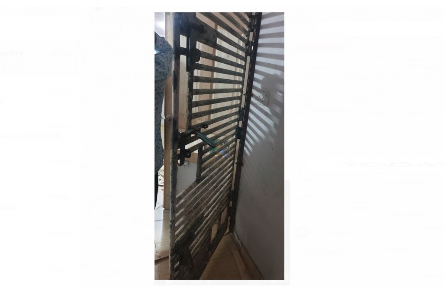 މަސްތުވާތަކެތީގެ ވިޔަފާރި ކުރާ ގެއެއްގައި ހަރުކޮށްފައިވާ ދަގަނޑު ދޮރެއް -- ފޮޓޯ: ފުލުހުން