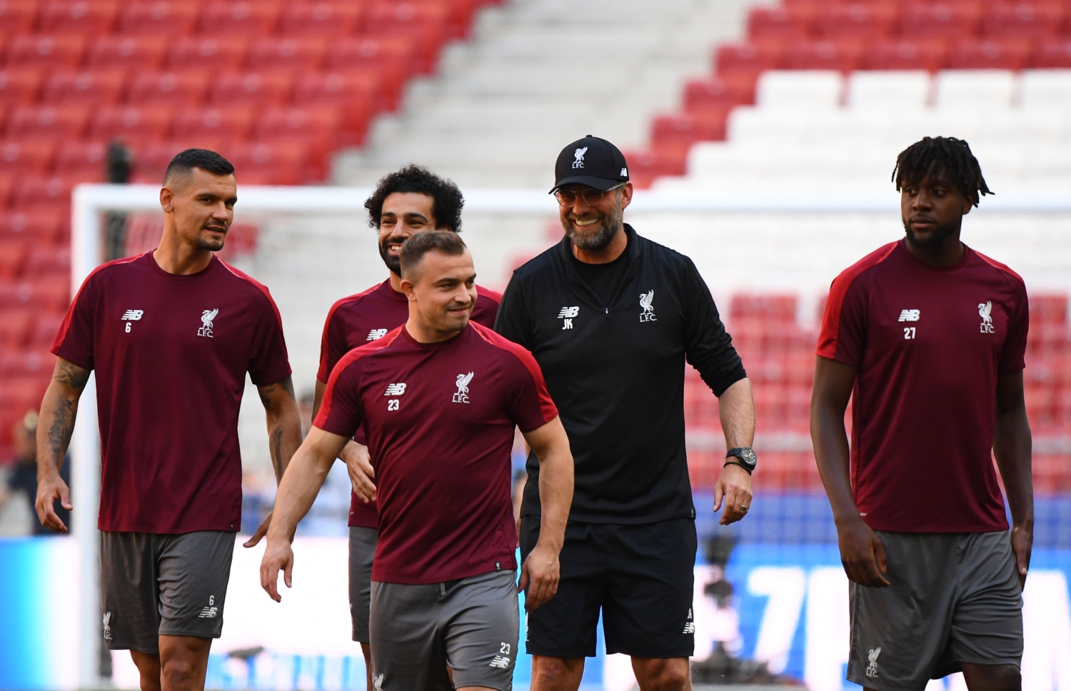 ފައިނަލުގެ ކުރިން ބޭއްވި ފަހު ފަރިތަކުރުންތަކުގެ ތެރެއިން ކްލޮޕް (ކ.2) ލިވަޕޫލްގެ ބައެއް ކުޅުންތެރިންނާ އެކު. -- ފޮޓޯ: އޭއެފްޕީ