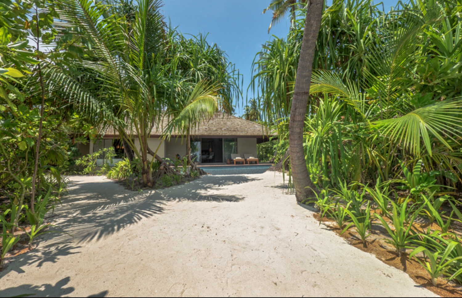 މޯލްޑިވްސް ދިގުރަށުގެ ވިލާއެއް--ފޮޓޯ:މޯލްޑިވްސް އިންސައިޑާ