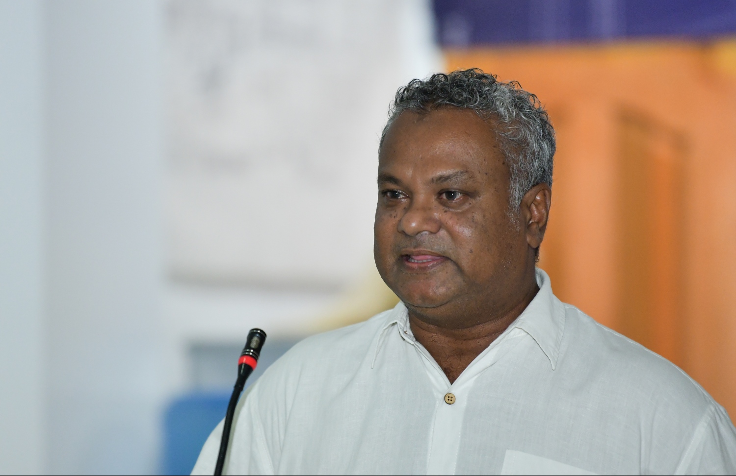 އަލީ ނިޔާޒް މިރޭގެ ބައްދަލުވުމުގައި ވާހަކަ ދައްކަވަނީ. --- ފޮޓޯ: ހުސެއިން ވަހީދު/ މިހާރު