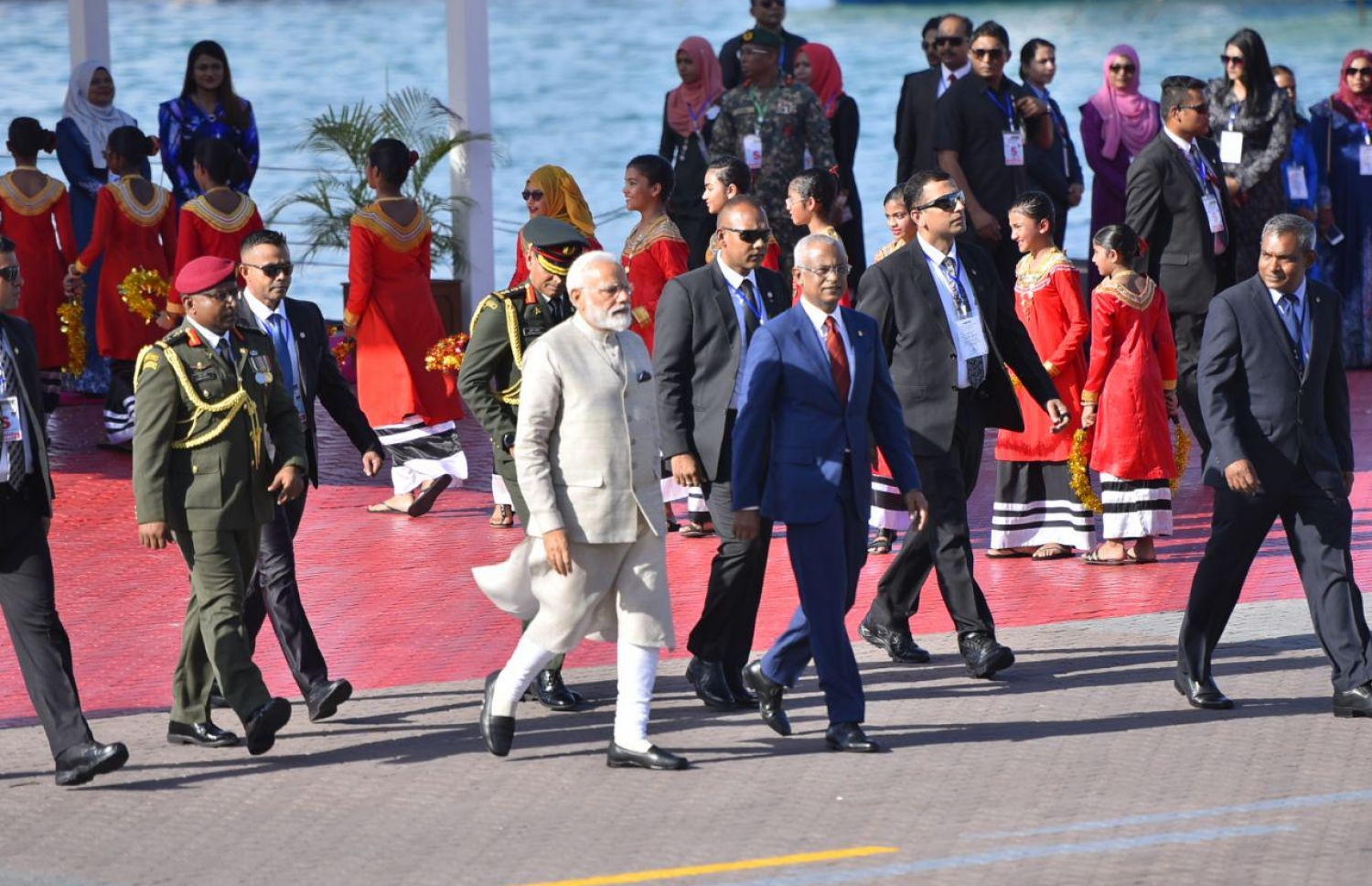 މޯދީ ރާއްޖެ ވަޑައިގަތުމުން ހޫނު މަރުހަބާއެއް ދަންނަވަނީ. --ފޮޓޯ: ނިޝާން އަލީ/މިހާރު