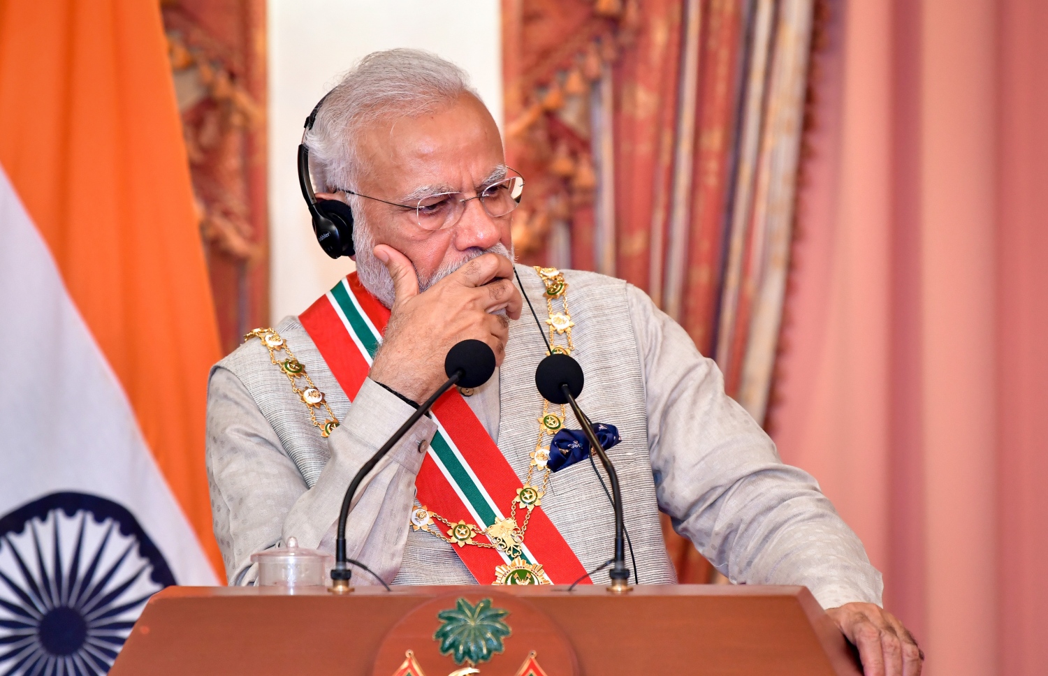 މާލެ: ޖޫން 8، 2019- އިންޑިއާގެ ބޮޑުވަޒީރު ނަރެންދުރަ މޯދީ ރަސްމީ ދަތުރުފުޅެއްގައި ރާއްޖެ ވަޑައިގަތުމަށްފަހު ރައީސް އޮފީހުގައި އޮތް ނޫސްވެރިންގެ ބަޔާނުގައި ބައިވެރިވެވަޑައިގަންނަވައި ރައީސް އިބްރާހިމް މުހައްމަދު ސޯލިހްގެ ބަޔާން އަޑުއައްސަވަނީ---ފޮޓޯ: ނިޝާން އަލީ/މިހާރު