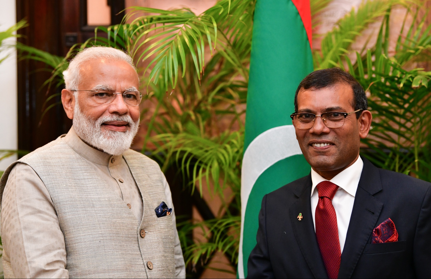 މާލެ: ޖޫން 8، 2019- އިންޑިއާގެ ބޮޑުވަޒީރު ނަރެންދުރަ މޯދީ ރަސްމީ ދަތުރުފުޅެއްގައި ރާއްޖެ ވަޑައިގަތުމަށްފަހު  ރައްޔިތުންގެ މަޖިލީހަށް ވަޑައިގެން މަޖިލީހުގެ ރައީސް މުހައްމަދު ނަޝީދު އާއެކު ފޮޓޯފުޅަކަށް ހުއްޓިވަޑައިގެން.---ފޮޓޯ: ހުސައިން ވަހީދު/މިހާރު