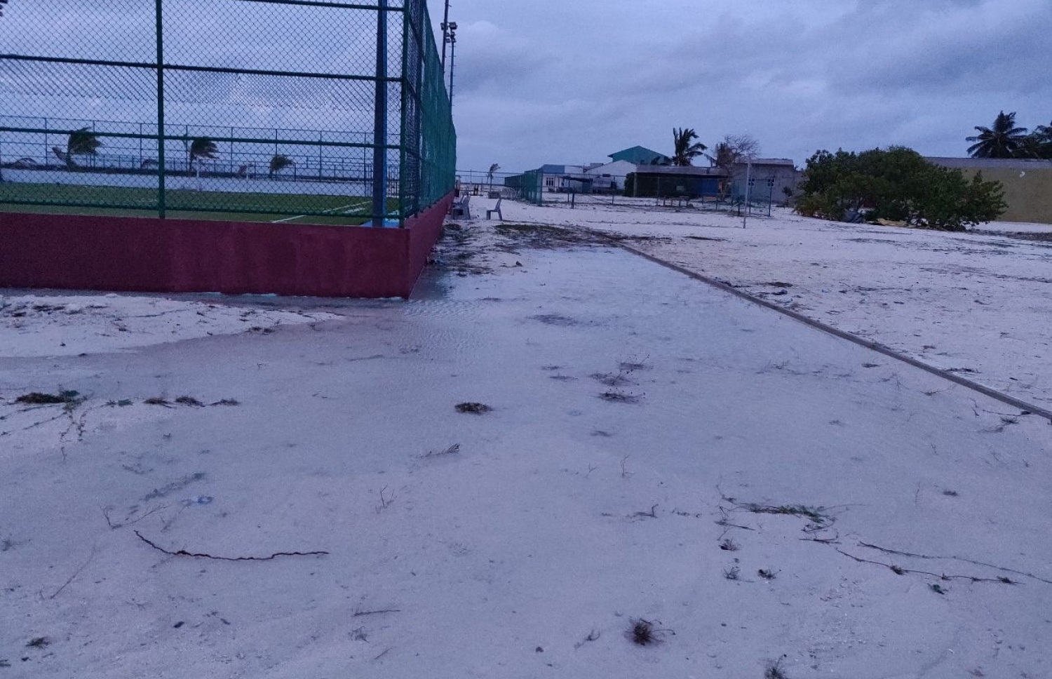 ށ. ކޮމަންޑޫ ހިއްކި ސަރަހައްދަށް މިއަދު އުދަ އަރަނީ. --- ފޮޓޯ: ކޮމަންޑޫ ކައުންސިލް