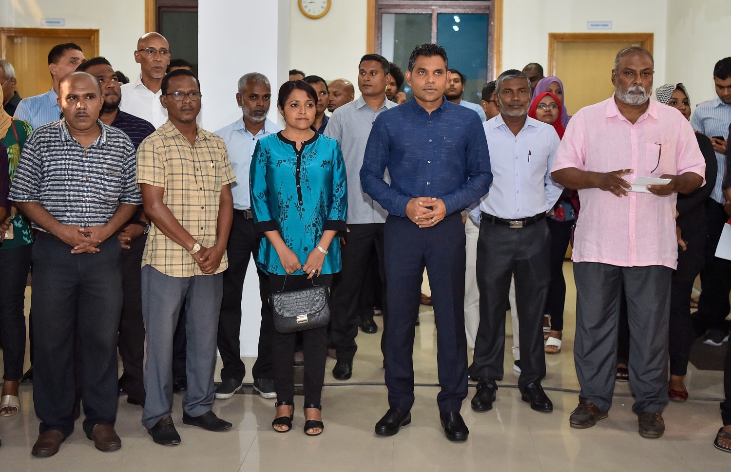 މާލެ: ޖޫން 11، 2019: އެންވާރަމަންޓް މިނިސްޓްރީ އަދި މިނިސްޓްރީ އޮފް އަރޓްސް، ކަލްޗަރ އެންޑް ހެރިޓޭޖް ގުޅިގެން މިއަހަރުގެ ތިމާވެށީގެ ދުވަސް ފާހަގަކުރުމުގެ ގޮތުން "ދިވެހި ތާރީޚުގެ ތެރެއިން ތިމާވެށި" ފޮޓޯ މައުރަޒު ހުޅުވުމަށް ބޭއްވި ހަފުލާއެއްގައި ނައިބު ރައީސް ފައިސަލް ނަސީމް، ބައިވެރިވެ ވަޑައިގަންނަވަނީ.-- ފޮޓޯ: ރައީސް އޮފީސް