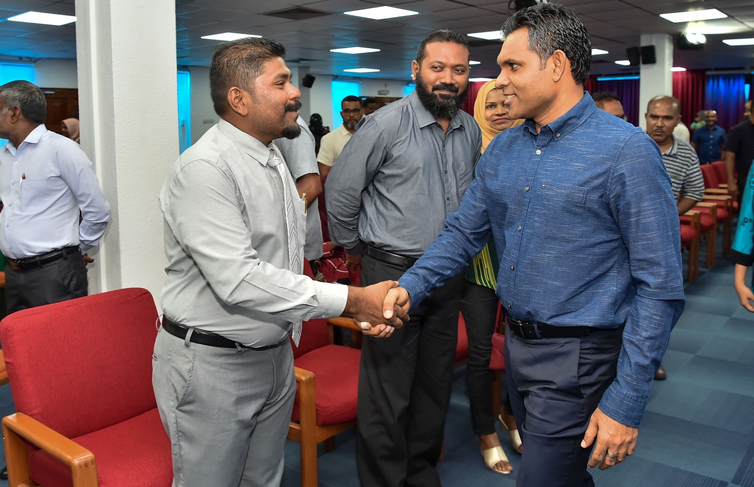 މާލެ: ޖޫން 11، 2019: އެންވާރަމަންޓް މިނިސްޓްރީ އަދި މިނިސްޓްރީ އޮފް އަރޓްސް، ކަލްޗަރ އެންޑް ހެރިޓޭޖް ގުޅިގެން މިއަހަރުގެ ތިމާވެށީގެ ދުވަސް ފާހަގަކުރުމުގެ ގޮތުން "ދިވެހި ތާރީޚުގެ ތެރެއިން ތިމާވެށި" ފޮޓޯ މައުރަޒު ހުޅުވުމަށް ބޭއްވި ހަފުލާއެއްގައި ނައިބު ރައީސް ފައިސަލް ނަސީމް ބައިވެރިވެ ވަޑައިގަންނަވަނީ.-- ފޮޓޯ: ރައީސް އޮފީސް