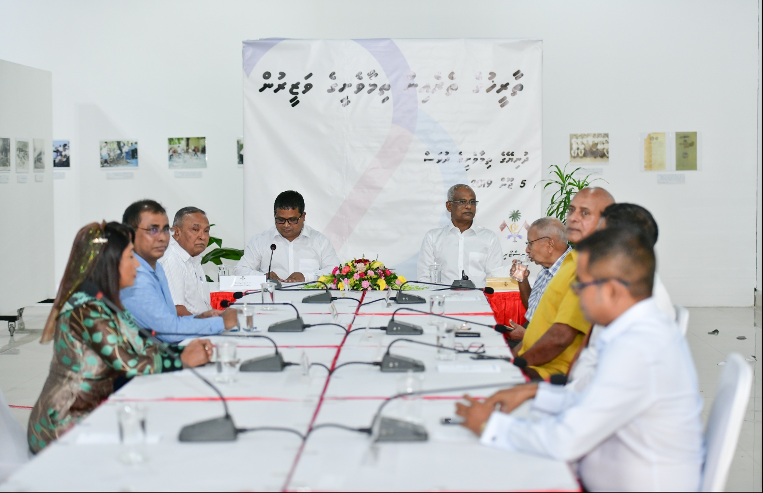 ތިމާވެށީގެ ވަޒީރުންނާއެކު މިއަދު ބޭއްވެވި ބައްދަލު ކުރެއްވުން-- ފޮޓޯ: ހުސައިން ވަހީދު/މިހާރު