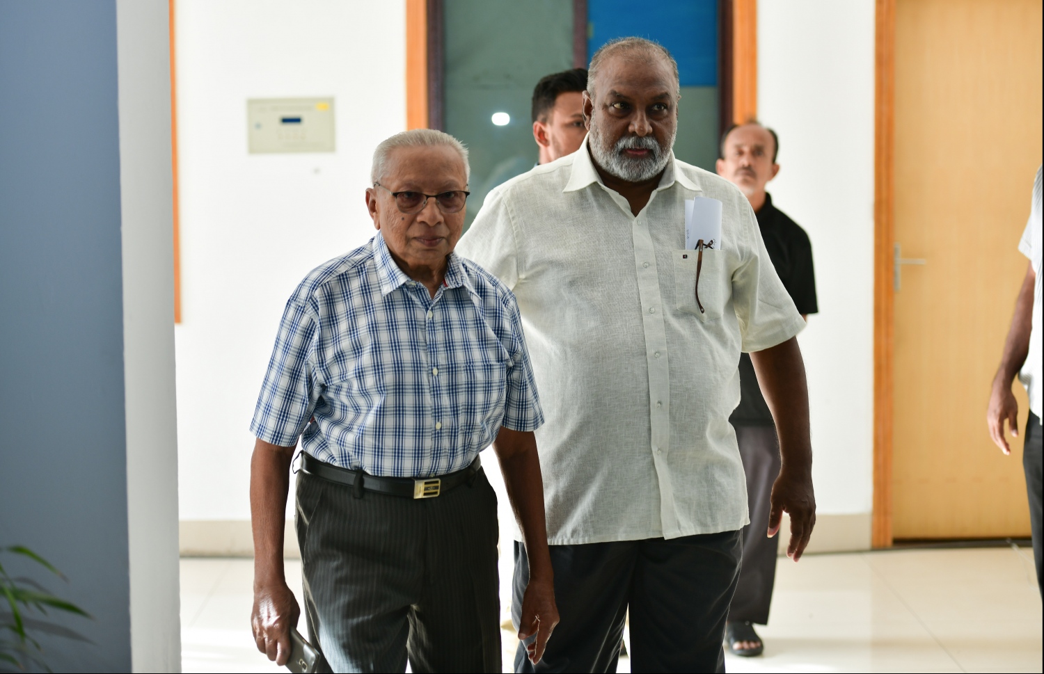 މުހައްމަދު ޒާހިރާއި ކުރީގެ ވަޒީރު އުމަރު ޒާހިރު-- ފޮޓޯ: ހުސައިން ވަހީދު/މިހާރު